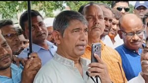 বন কর্মকর্তাকে প্রকাশ্যে বদলির নির্দেশ মুক্তিযুদ্ধবিষয়ক মন্ত্রীর