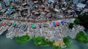 ১৫ দিনের মধ্যে বুড়িগঙ্গার তীর থেকে প্লাস্টিক বর্জ্য সরানোর নির্দেশ হাইকোর্টের
