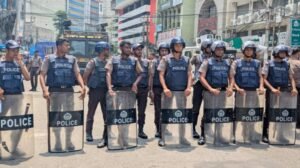 ইসলামী ব্যাংক টাওয়ারের সামনে দুপক্ষের সংঘর্ষ ও ধাওয়া-পাল্টাধাওয়া