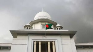 ৩ বান্ধবীকে বিদেশ যেতে বাধা দেওয়া কেন অবৈধ নয়: হাই কোর্ট