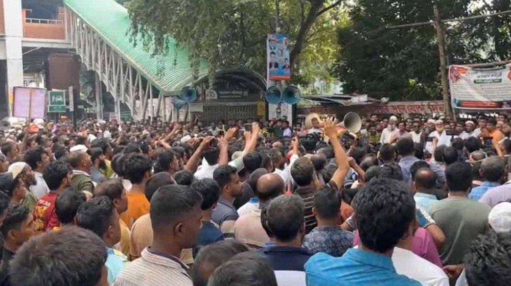 অটোরিকশা শূন্য ঢাকা: দাবি না মানা পর্যন্ত সড়ক না ছাড়ার হুঁশিয়ারি চালকদের