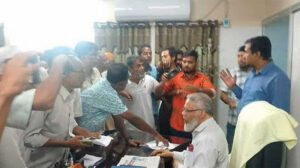 রাজশাহী মেডিকেল বিশ্ববিদ্যালয়ে ‘মব’ করে পদত্যাগপত্রে ভিসির স্বাক্ষর নেওয়ার অভিযোগ