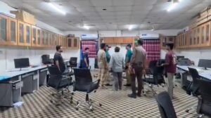 আপস না করলে ‘লাশ পড়বে’: কুরিয়ারের ম্যানেজারকে প্রাণনাশের হুমকি